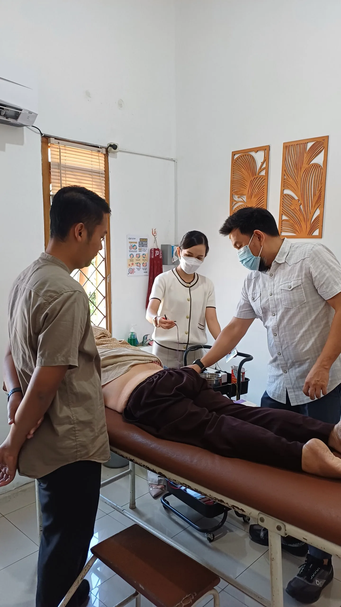 Pemeriksaan kesehatan warga